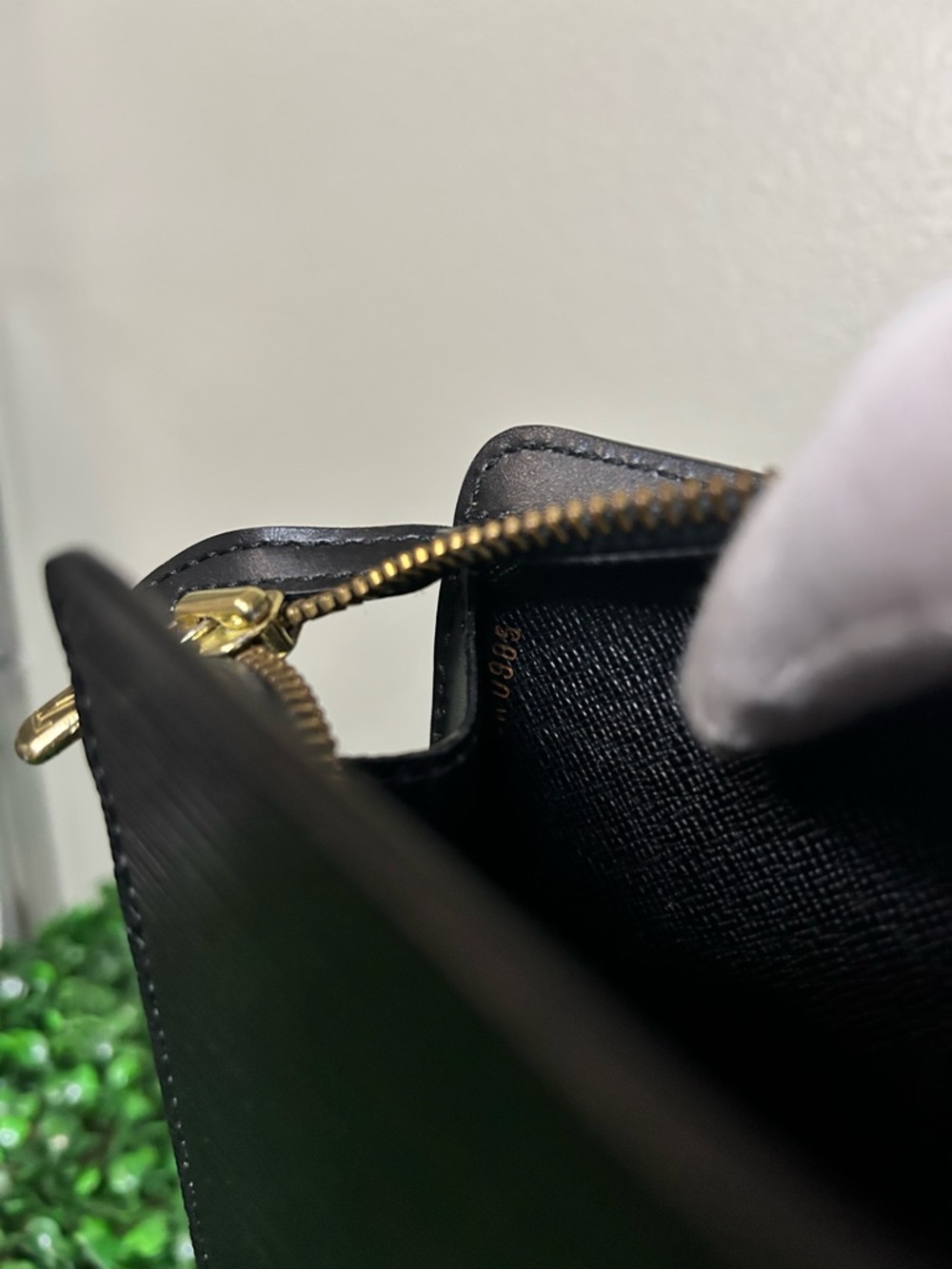 Vintage Louis Vuitton LV Black Epi Zip Pochette w/ Removable Strap - Picture 15 of 15